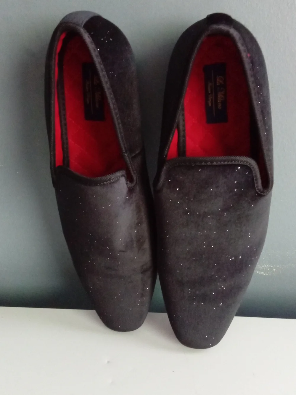 L.A. Milano Men's Black Velvet Slip-On Loafers with Red Interior